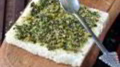 хрустящие роллы с начинкой из рыбы и песто