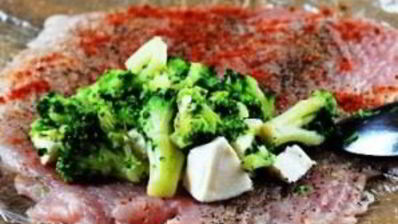 куриные роллы, фаршированные брокколи и сыром