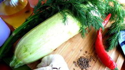 маринованные роллы из молодых кабачков