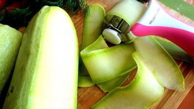 маринованные роллы из молодых кабачков