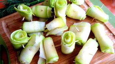 маринованные роллы из молодых кабачков
