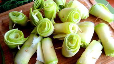маринованные роллы из молодых кабачков