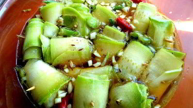 маринованные роллы из молодых кабачков