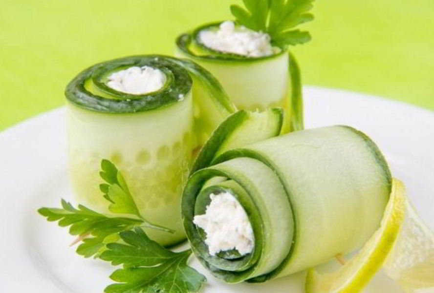 Огуречные роллы с авокадо и сыром