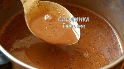 омлетный шоколадный ролл с клубникой