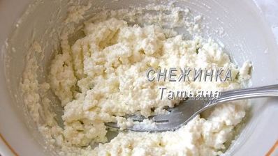 омлетный шоколадный ролл с клубникой