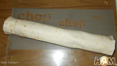 пшеничный ролл с форелью и зеленью