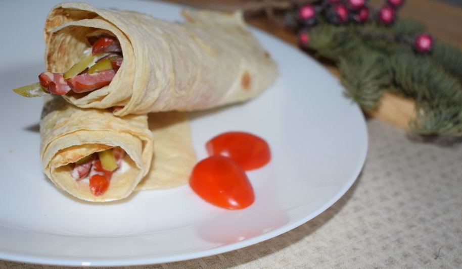 Рецепт ролла с копчеными колбасками кабаноси