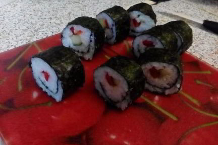 Ролл с огурцом и перцем