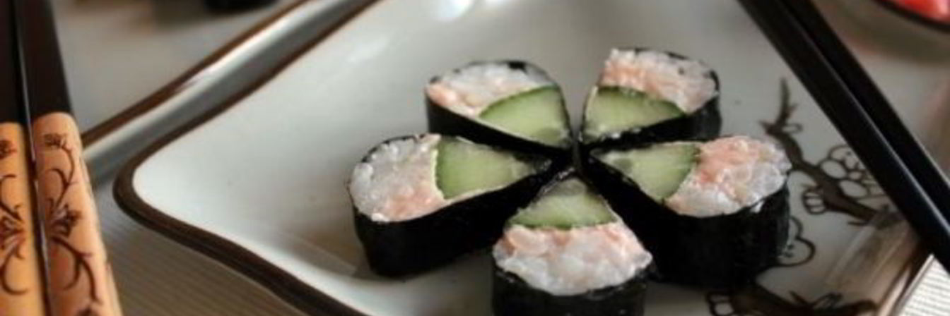 Ролл Цветок с огурцом и лососевым маслом