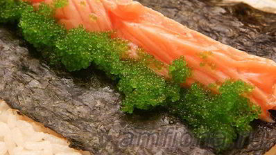 ролл в стружке тунца бонито