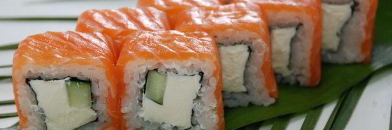 Роллы Филадельфия с авокадо и лососем