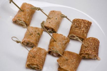 Роллы из гречневых блинов с креветками