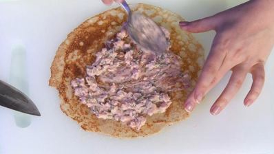 роллы из гречневых блинов с креветками