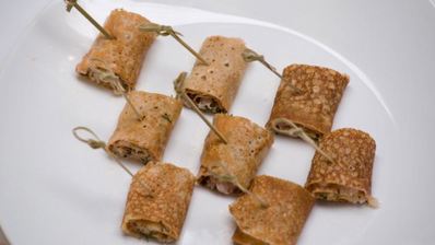 роллы из гречневых блинов с креветками