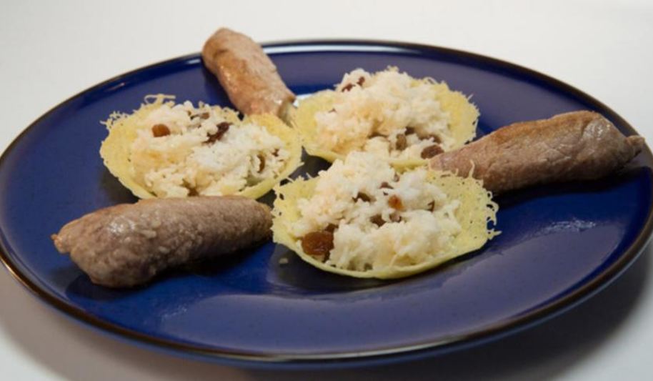 Рецепт роллов из свинины и рис в сырной корзиночке