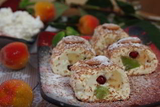 Роллы из творога с фруктами