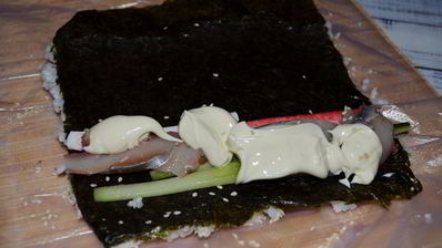 роллы навыворот со скумбрией