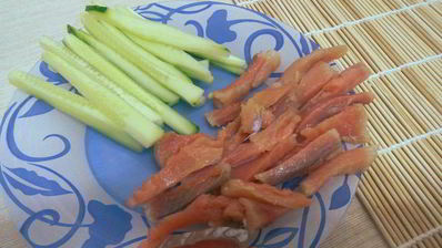 роллы по-домашнему со слабосоленой семгой