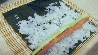 роллы по-домашнему со слабосоленой семгой