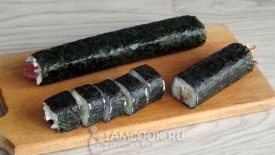 роллы с кальмаром и беконом