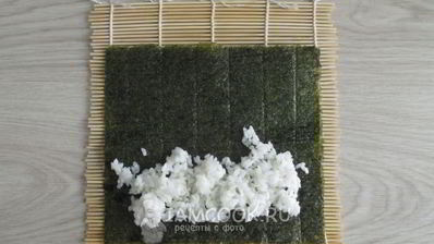 роллы с кальмаром и беконом