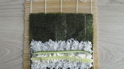 роллы с кальмаром и беконом