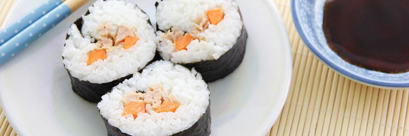 Роллы с консервированным тунцом