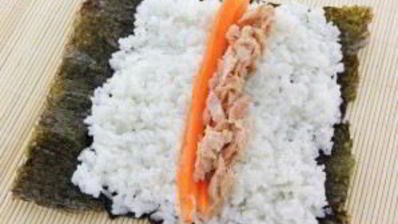 роллы с консервированным тунцом