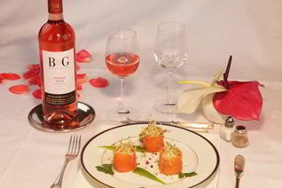 Роллы с копченым лососем, треской и чесночным попурри