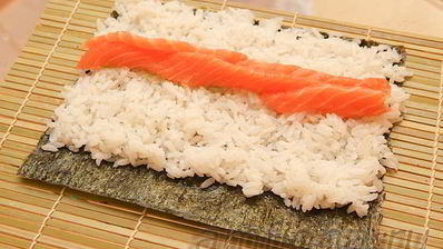 роллы с креветками, чукой и лососем