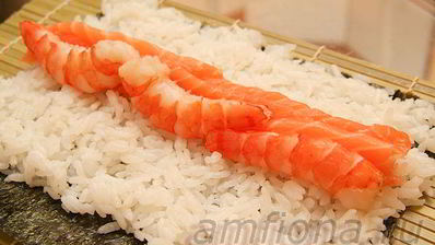 роллы с креветками, чукой и лососем