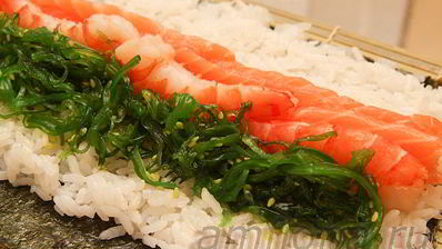 роллы с креветками, чукой и лососем