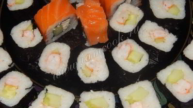 роллы с креветками и огурцом