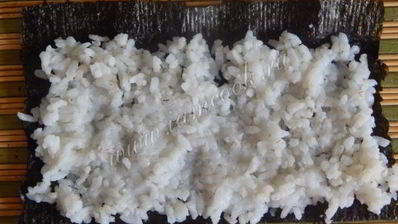 роллы с креветками и огурцом