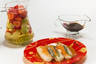 Роллы с креветками и сангрия