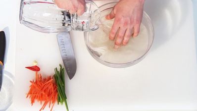 роллы с креветками и сангрия