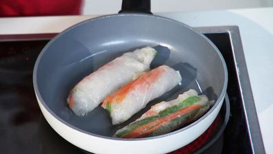 роллы с креветками и сангрия