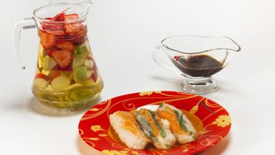 роллы с креветками и сангрия