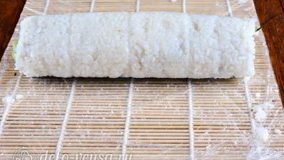 роллы с огурцом, курицей и тофу