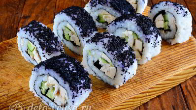 роллы с огурцом, курицей и тофу