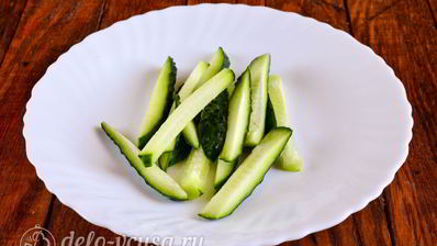 роллы с огурцом, курицей и тофу