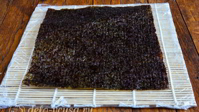 роллы с огурцом, курицей и тофу