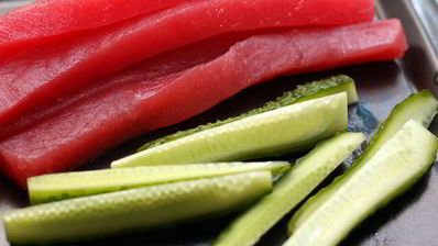 роллы с тунцом и огурцом