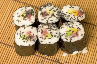 Роллы с тунцом и овощами