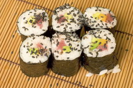 Роллы с тунцом и овощами