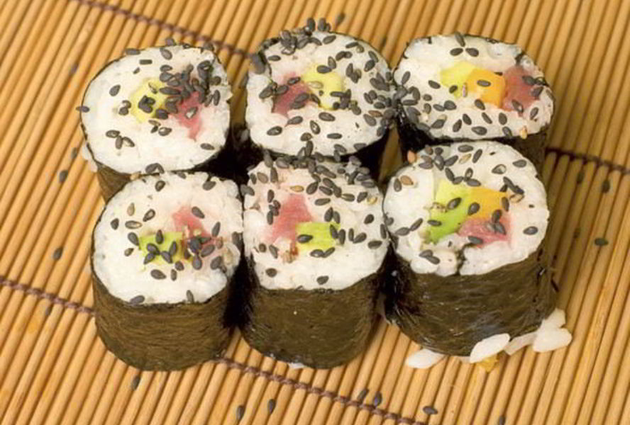 Роллы с тунцом и овощами