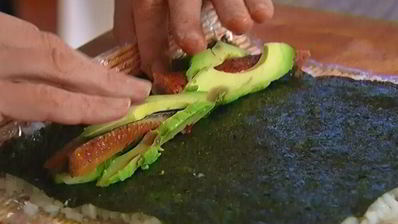 роллы с угрем, авокадо и огурцом