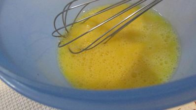 роллы с яичных блинчиков с курицей и салатом