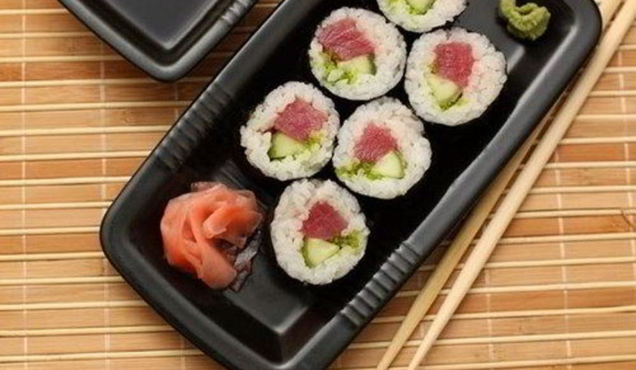 Рецепт роллов со свежим огурцом и тунцом